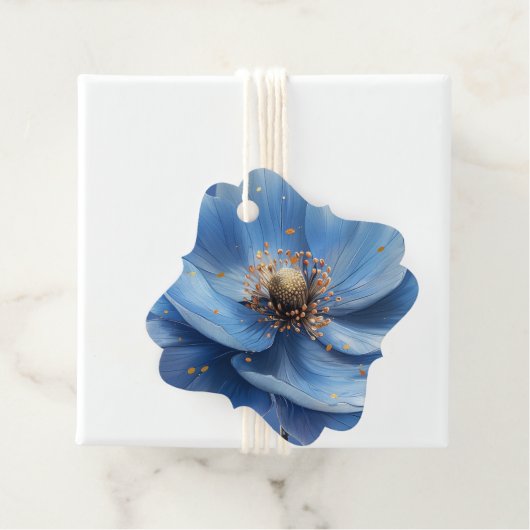 Étiquettes Cadeau Modern Minimalist Gold and Blue Poppy  (En situation)
