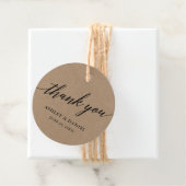 Étiquettes Cadeau Moderne Calligraphie Mariage Merci Kraft (En situation)