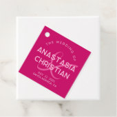 Étiquettes Cadeau Moderne et Gras Mariage Magenta (En situation)
