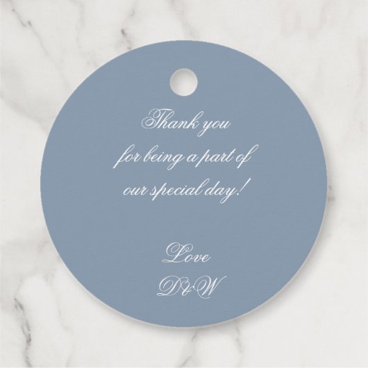Étiquettes Cadeau Monogramme Dusty Blue Mariage Élégant Script Simpl (Dos)