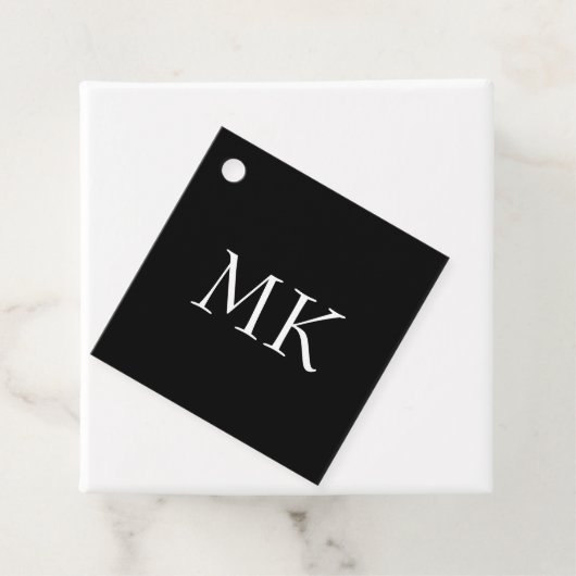 Étiquettes Cadeau Monogramme noir blanc (En situation)