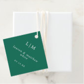 Étiquettes Cadeau Monogramme vert émeraude simple Mariage élégant (En situation)