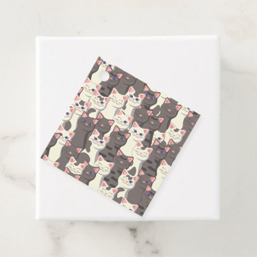 Étiquettes Cadeau Motif de chats blancs et gris (En situation)