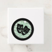 Étiquettes Cadeau Musique verte et masques grecs de théâtre (En situation)