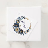Étiquettes Cadeau Navy Blue and Gold Peony Flower Wedding (En situation)