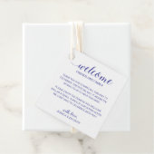 Étiquettes Cadeau Navy Blue Script Wedding Welcome Gift Bag Basket (En situation)