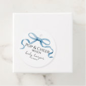 Étiquettes Cadeau Nœud Papillon Bleu Pop And Cheer  (En situation)