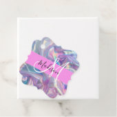Étiquettes Cadeau Nom du monogramme d'iridescendance rose-fille (En situation)