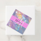 Étiquettes Cadeau Nom du monogramme d'iridescendance rose-fille (En situation)