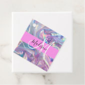 Étiquettes Cadeau Nom du monogramme d'iridescendance rose-fille (En situation)