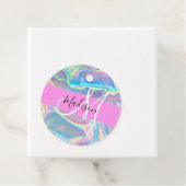 Étiquettes Cadeau Nom du monogramme d'iridescendance rose-fille (En situation)