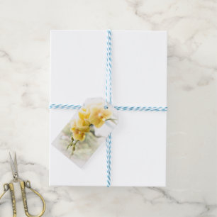 Étiquettes-cadeau Orchidée de papillon jaune sous le soleil