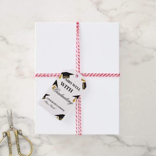 Étiquettes-cadeau Paire bien avec l'obtention du diplômeDiplômé de l (Avec de la ficelle)