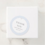 Étiquettes Cadeau Pale Blue En vichy Baby shower du garçon (En situation)