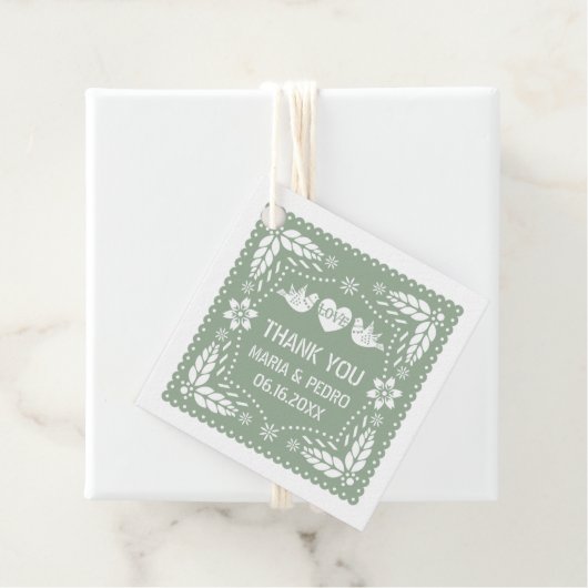 Étiquettes Cadeau Papel picado inséparables sauge vert mariage fiest (En situation)