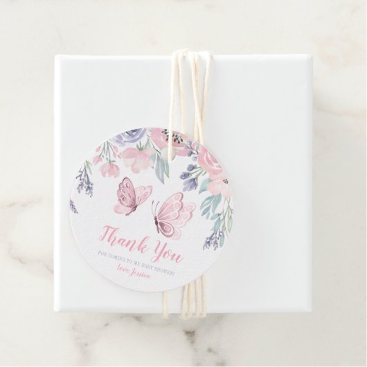 Étiquettes Cadeau Papillon rose violet Baby shower de fille papillon (En situation)