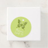 Étiquettes Cadeau Papillon vert en cristal Péridot Août Pierre d'Ann (En situation)