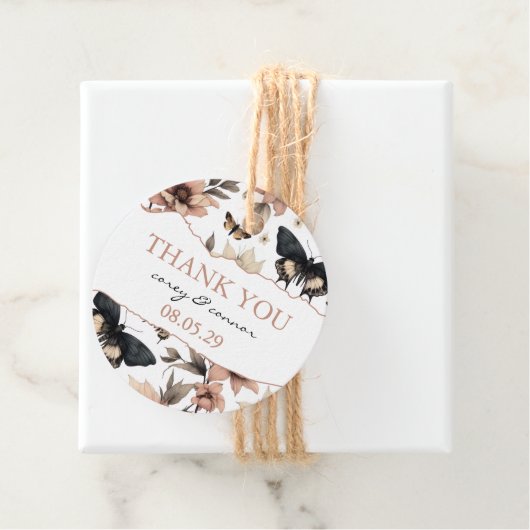 Étiquettes Cadeau Papillons floraux doux (En situation)