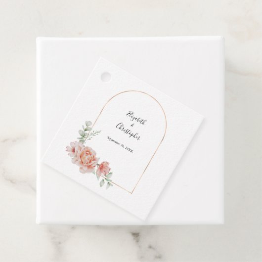 Étiquettes Cadeau Pêche Floral tendance Arc verdure Mariage moderne (En situation)