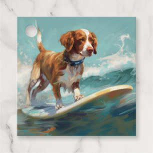Étiquettes Cadeau Peinture de Brittany Spaniel faisant du surf sur l