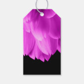 Étiquettes-cadeau Pétales de fleurs roses chaudes sur noir (Devant)