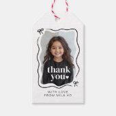 Étiquettes-cadeau Photo d'anniversaire à bordure ondulée avec nœud (Devant)