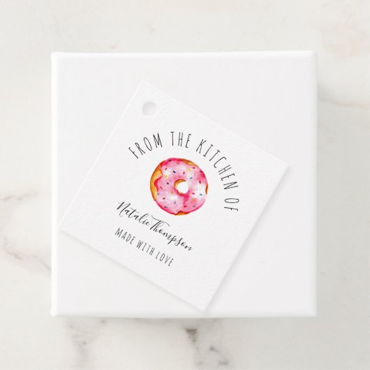 Étiquettes Cadeau Pink Donut From the Kitchen of Baking Homemade (En situation)