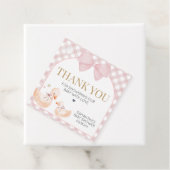 Étiquettes Cadeau Pink Gingham Silly Goose Baby Shower (En situation)