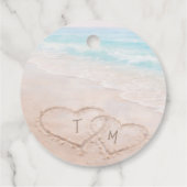 Étiquettes Cadeau Plage de mariage coeurs sable monogrammé (Dos)