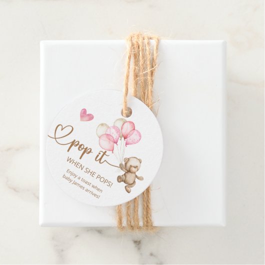 Étiquettes Cadeau Pop It When She Pops Teddy Bear Baby shower (En situation)