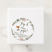 Étiquettes Cadeau Pop It When She Pops Woodland Baby shower (En situation)