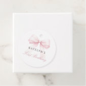 Étiquettes Cadeau Premier anniversaire de la Bow rose rousse (En situation)