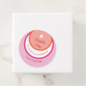 Étiquettes Cadeau Premier anniversaire de Round Pink (En situation)