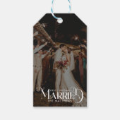 Étiquettes-cadeau Premier Noël de Mariés Typographie Minimale Photo (Devant)