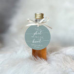 Étiquettes Cadeau Prenez une balle, nous avons lié le Mariage de noe<br><div class="desc">Commencez la fête avec ces étiquettes de faveur mignonnes conçues pour s'attacher à des lunettes de vue ou des bouteilles d'alcool mini. Caractéristiques de design "prendre un coup, nous avons attaché le noeud" dans serif classique et script de calligraphie lettrage sur un arrière - plan vert sauge poussiéreux. Personnalisez avec...</div>
