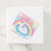 Étiquettes Cadeau Rainbow Unicorn Pool Merci de fête d'anniversaire (En situation)
