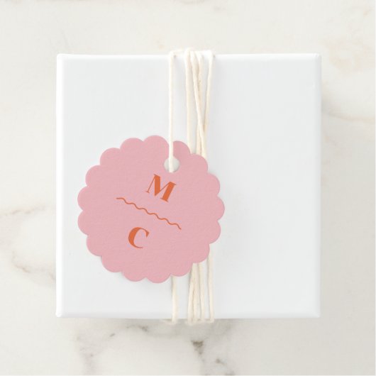 Étiquettes Cadeau Retro Squiggle Mariage Monogramme Classic Round St (En situation)