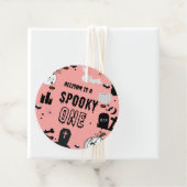 Étiquettes Cadeau Retro Super Halloween éffrayant un premier anniver (En situation)