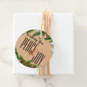 Étiquettes Cadeau Rustic Peace et Joy Red Berries Noël Feuille (En situation)