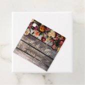Étiquettes Cadeau Rustic Wood Floral Mr & Mrs Mariage (En situation)