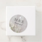 Étiquettes Cadeau Rustique Bois blanc Rustique Mariage ou parti (En situation)