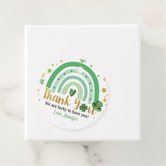 Étiquettes Cadeau Saint Patrick's Day Rainbow Shamrock Merci (En situation)