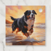 Étiquettes Cadeau Sandy Paws Bernese Mountain Dog on Beach Sunset (Dos)