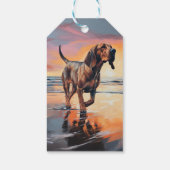 Étiquettes-cadeau Sandy Paws Bloodhound Dog on Beach Sunset (Dos)