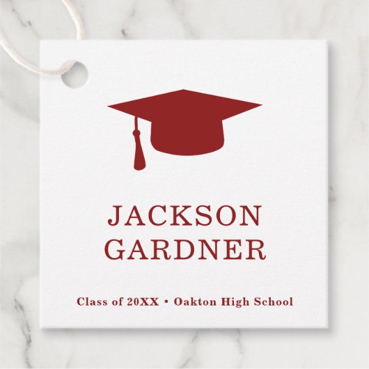 Étiquettes Cadeau Simple Burgundy Mortar Board Modernité Graduation (Devant)