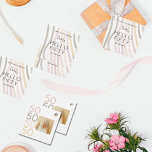 Étiquettes Cadeau Simple Modern 50th Birthday Merci Favor Tags<br><div class="desc">Simple moderne 50e anniversaire merci de préférence tag. Lignes ondulées abstraites modernes, police moderne avec texte personnalisable, typographie 50 motif et place pour la photo fait un mignon, merci d'être venu, étiquette de faveur. Créez une fête de 50e anniversaire moderne et unique avec les designs de la collection Modern Simple,...</div>