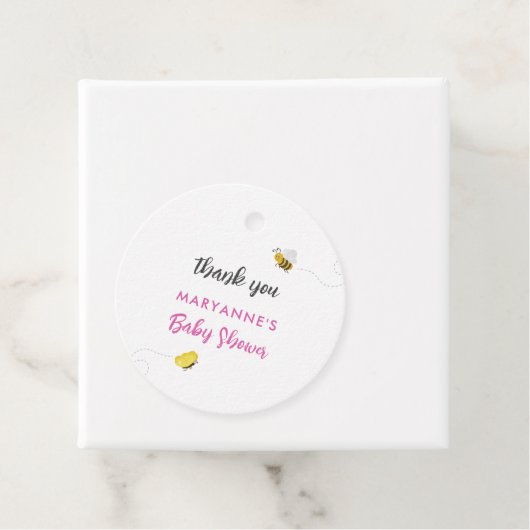 Étiquettes Cadeau Stores rustique avec Baby shower de fille d'abeill (En situation)