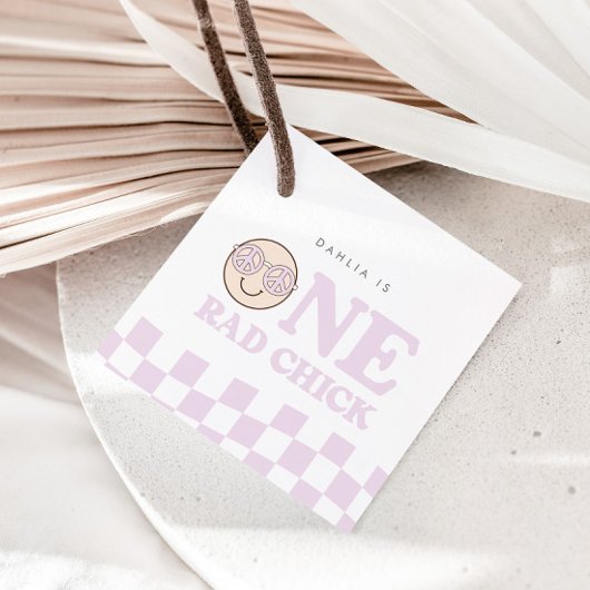 Étiquettes Cadeau Super fille À damiers visage heureux | 1er anniver