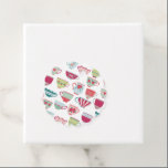 Étiquettes Cadeau Tasses à thé Moderne Vintage Tags favoris<br><div class="desc">Une prise moderne sur une jolie porcelaine osseuse vintage ou des tasses à thé en porcelaine. Mets la bouilloire ! Vide d'un côté pour votre propre message.</div>
