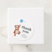 Étiquettes Cadeau Teddy Bear Boy Premier anniversaire (En situation)